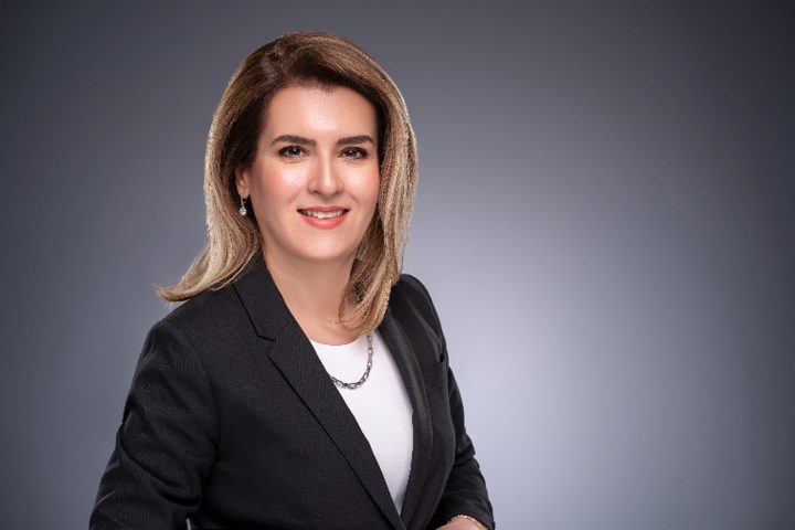 Mojan Amini head shot.